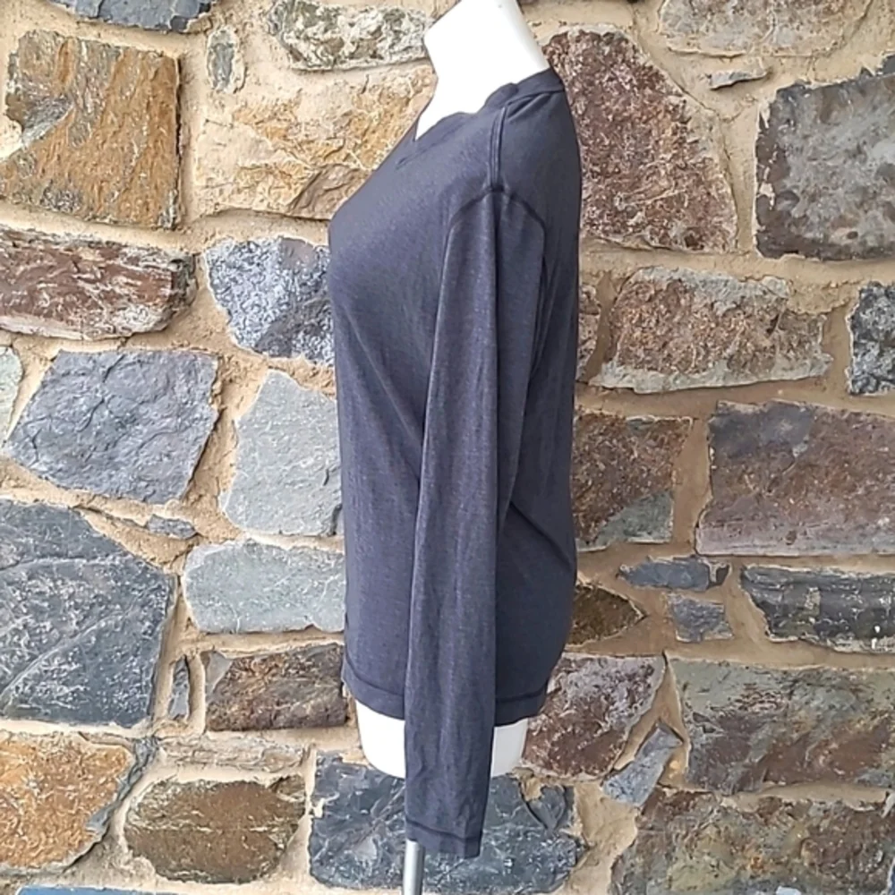 Lululemon Athletica Long Sleeve V Neck Top in Heathered Charcoal Gray